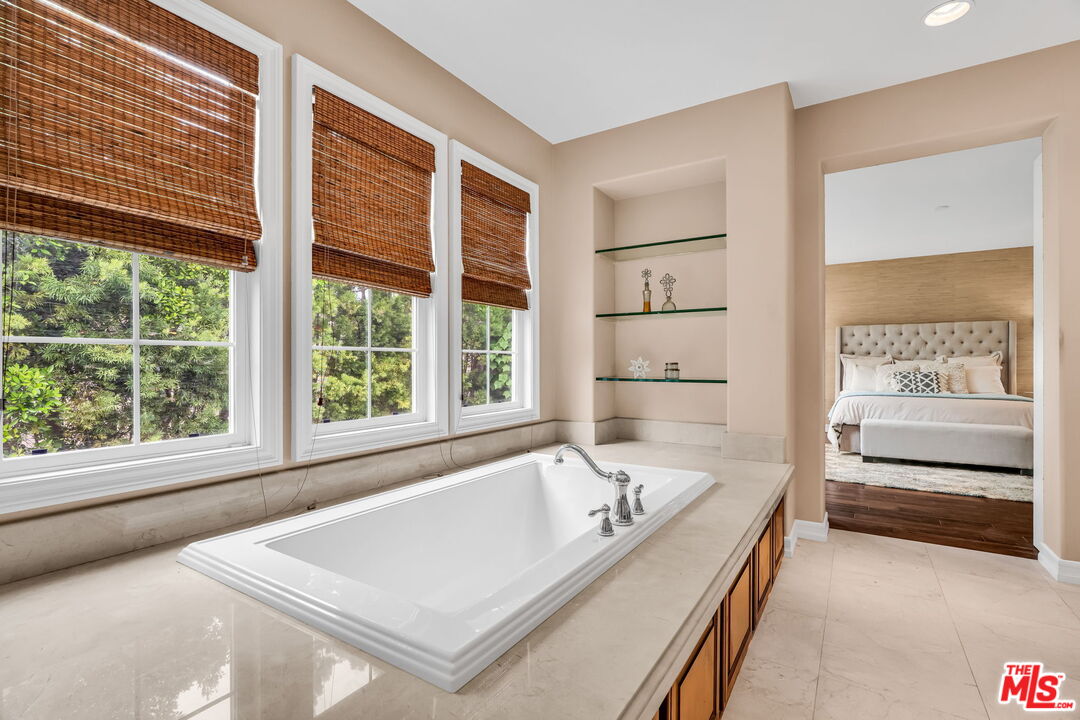 7578 Coastal View Dr