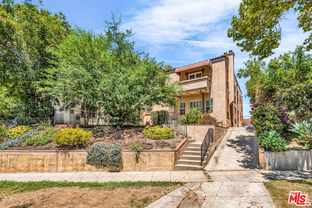 1073 S Mansfield Ave