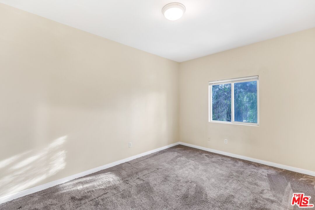 1073 S Mansfield Ave
