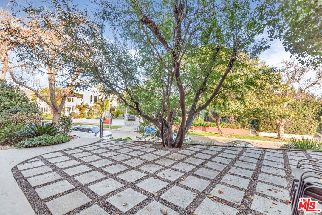 1073 S Mansfield Ave