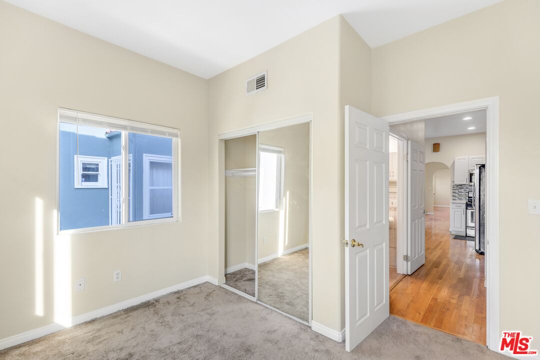 1073 S Mansfield Ave