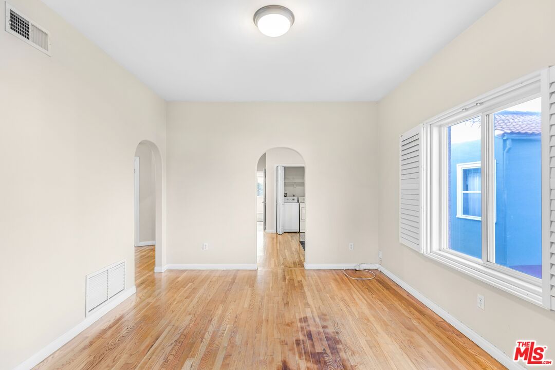 1073 S Mansfield Ave