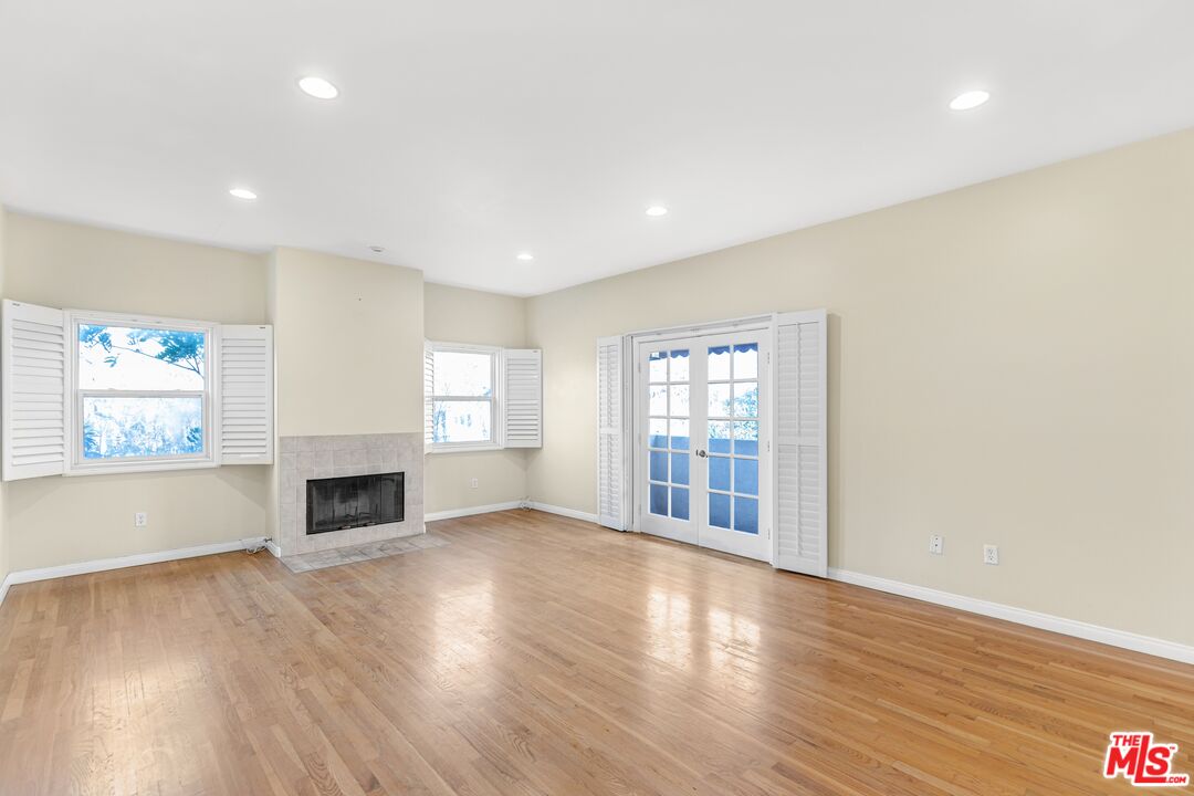 1073 S Mansfield Ave