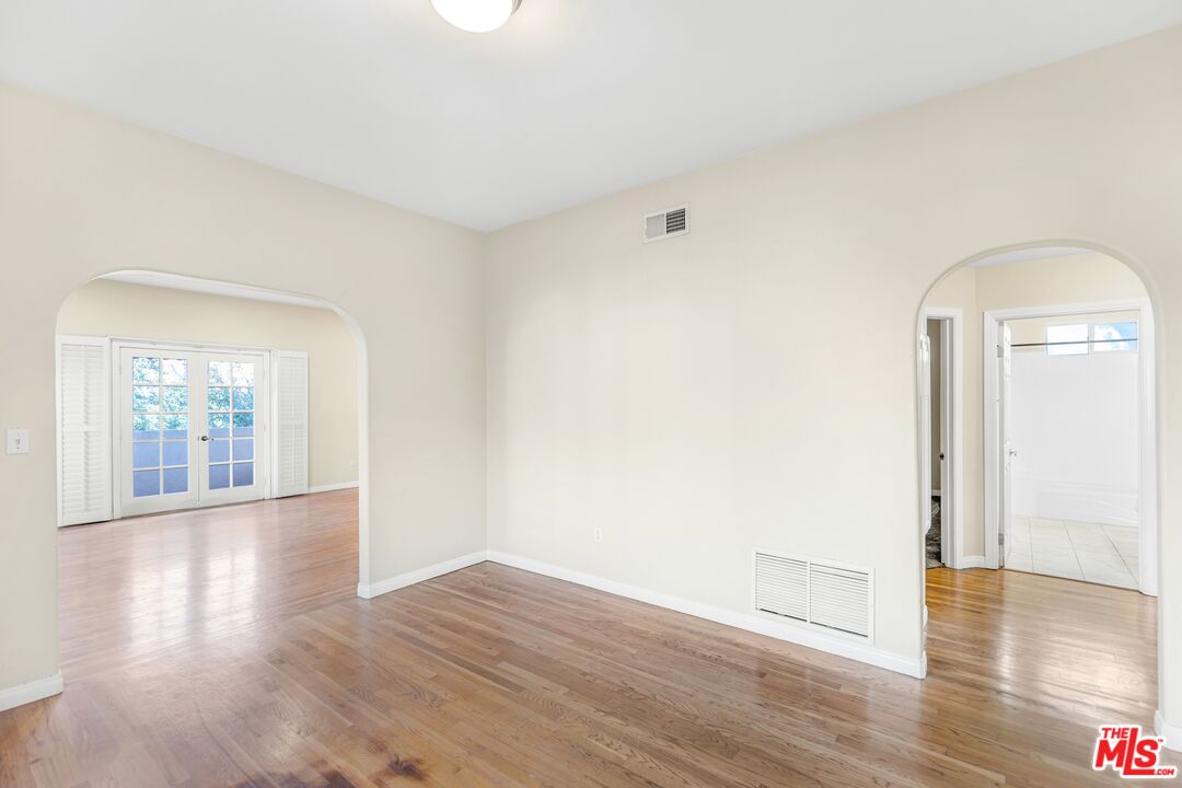 1073 S Mansfield Ave