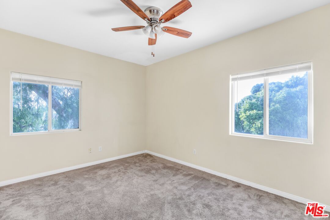 1073 S Mansfield Ave
