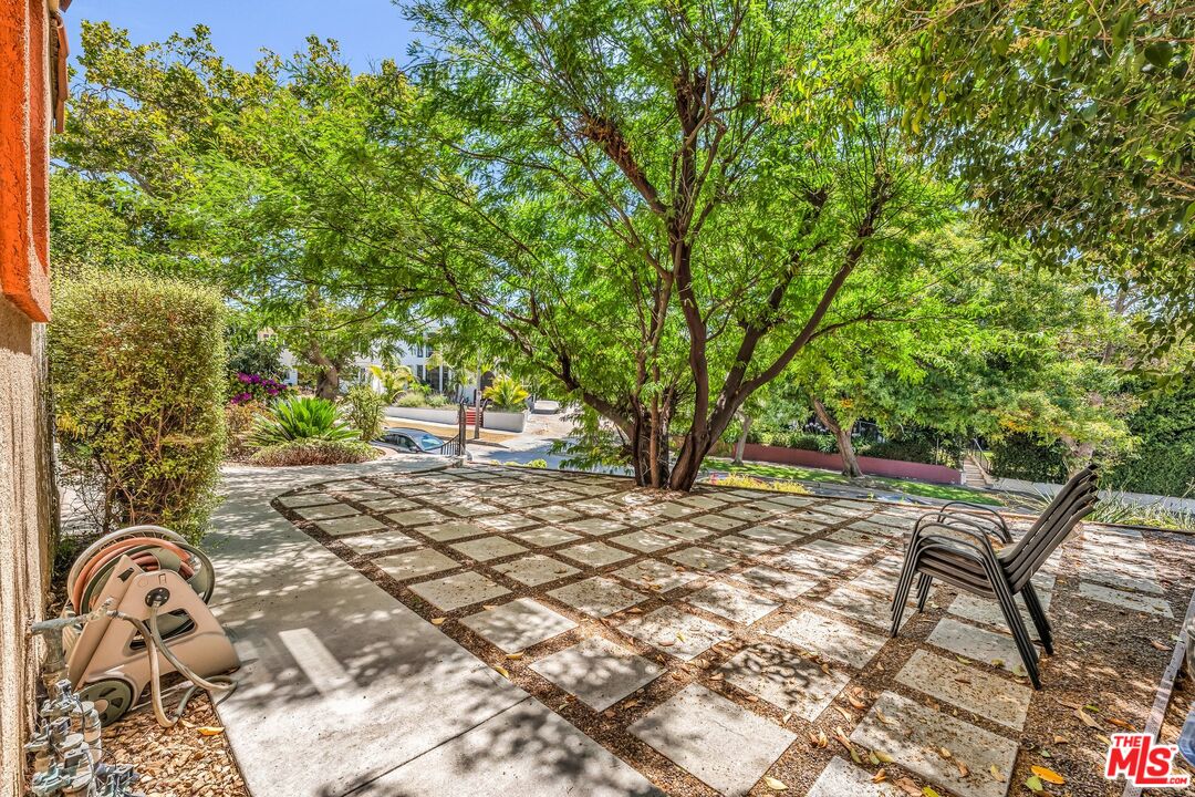 1073 S Mansfield Ave