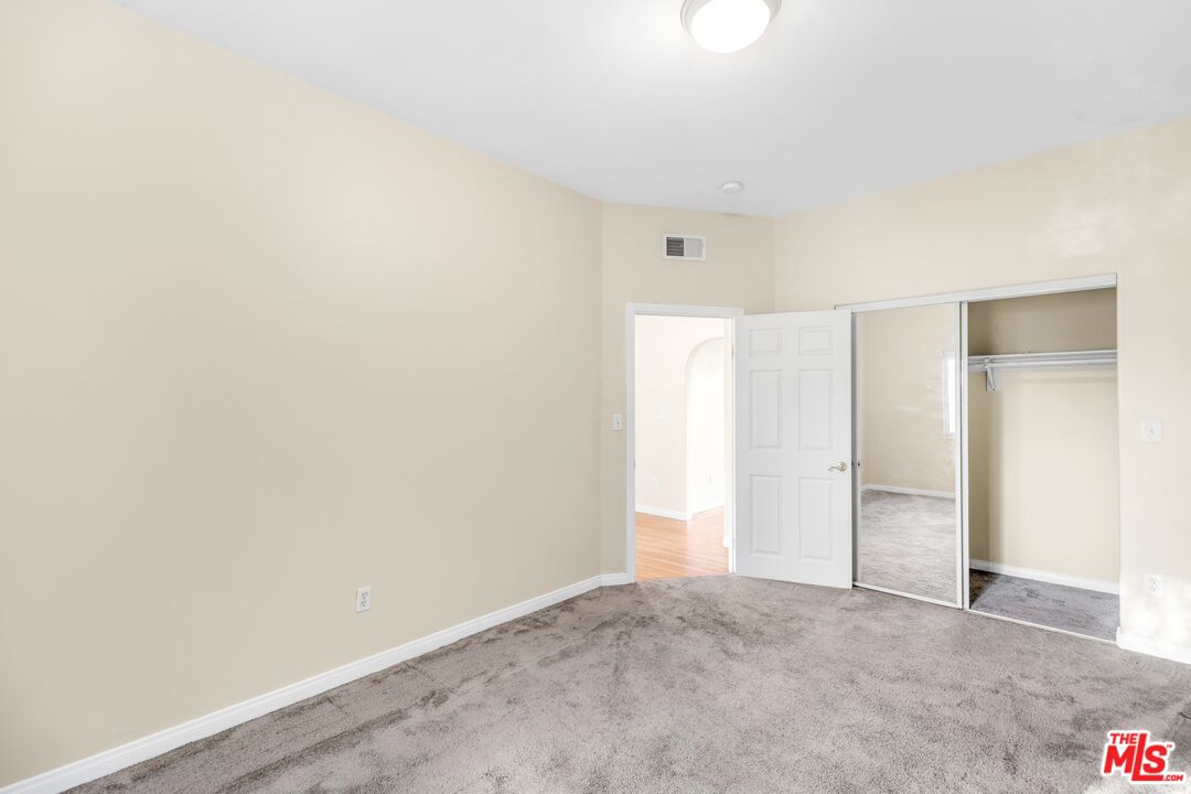 1073 S Mansfield Ave