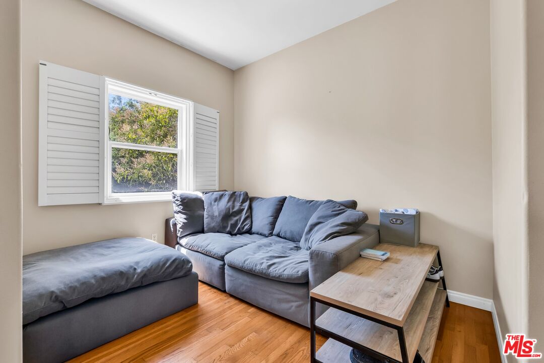 1073 S Mansfield Ave