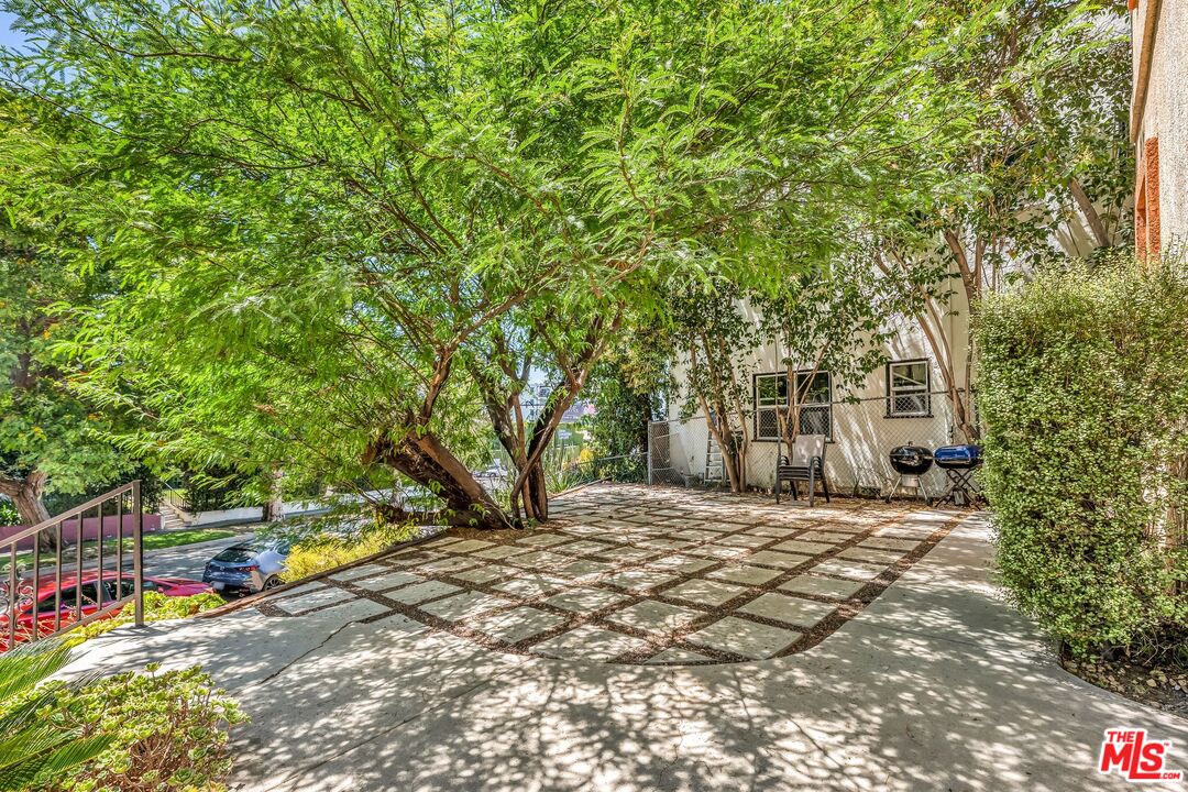 1073 S Mansfield Ave