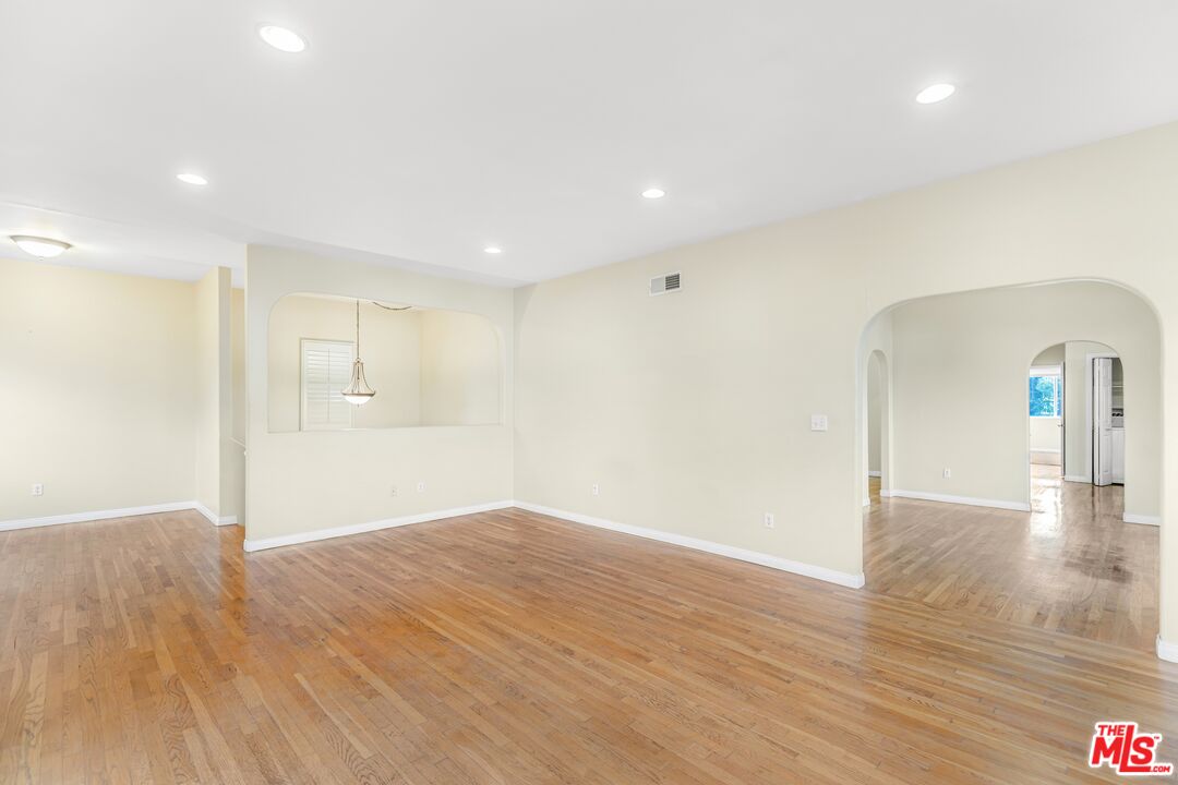 1073 S Mansfield Ave