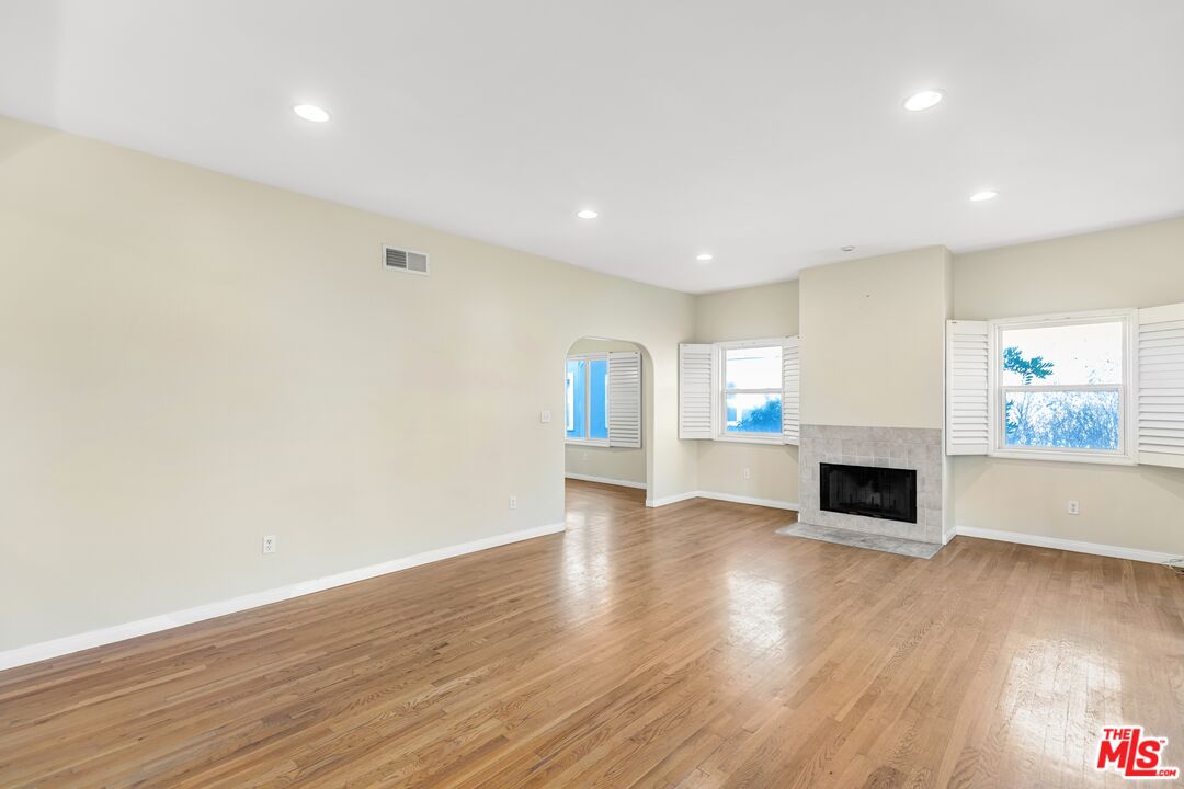 1073 S Mansfield Ave