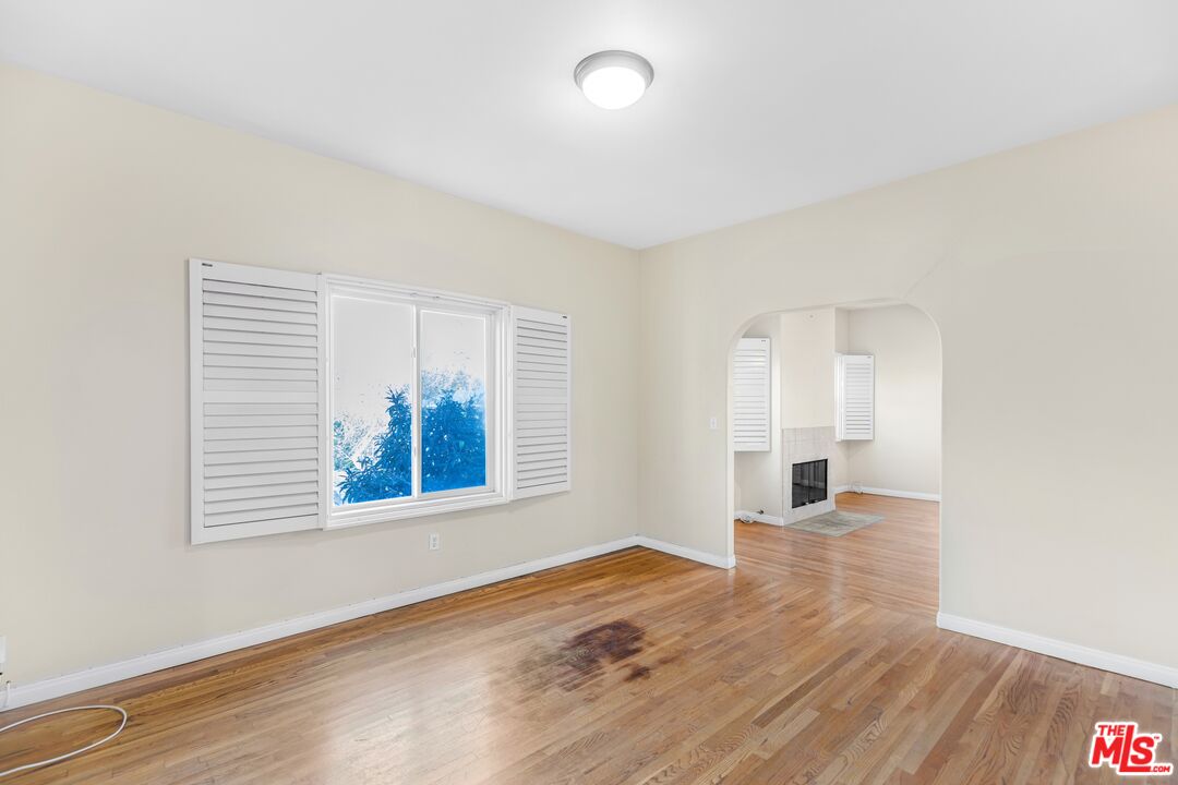 1073 S Mansfield Ave