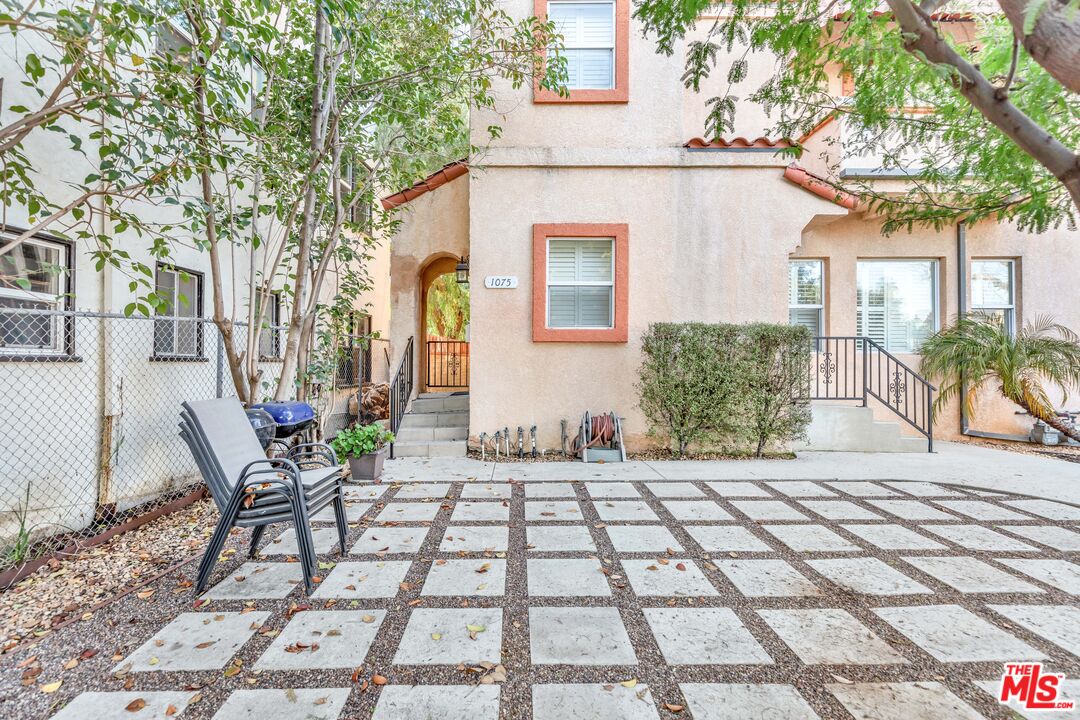 1073 S Mansfield Ave