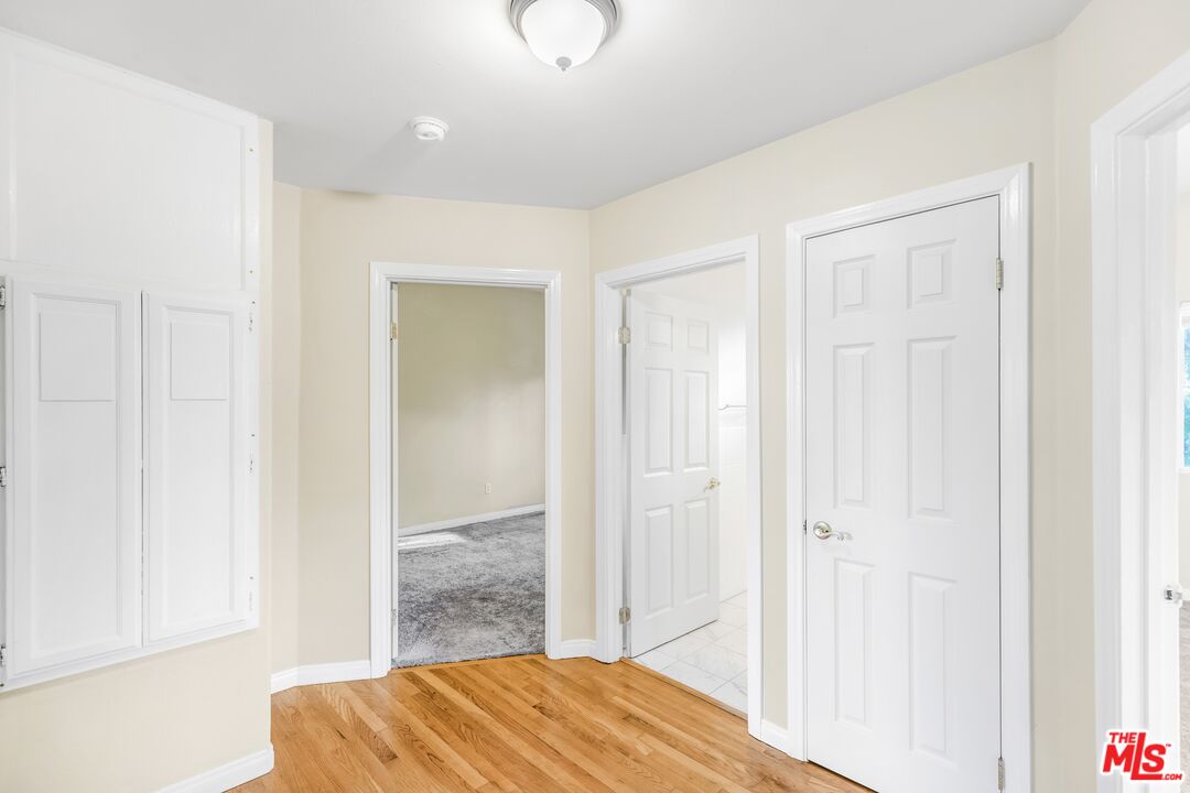 1073 S Mansfield Ave