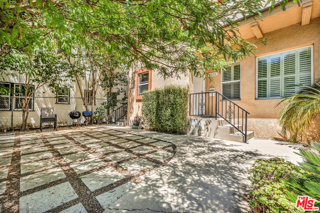 1073 S Mansfield Ave