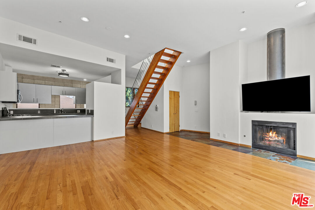 343 Rennie Ave Unit: 7