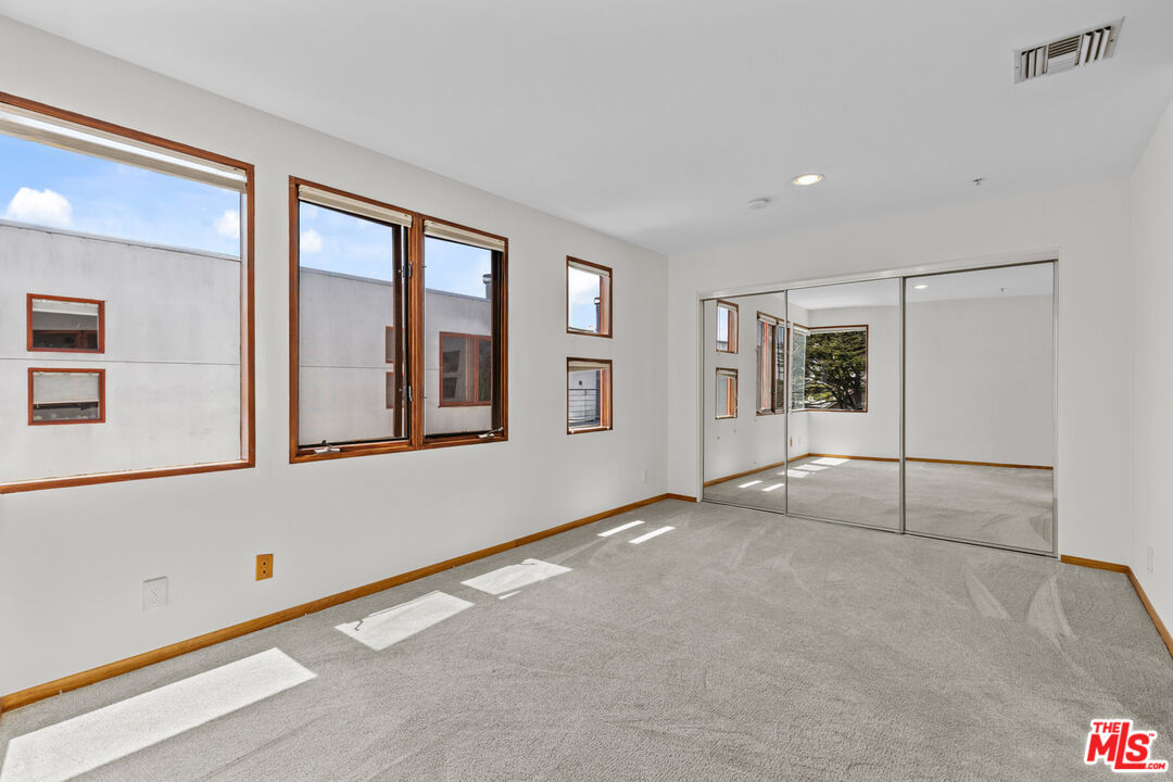 343 Rennie Ave Unit: 7