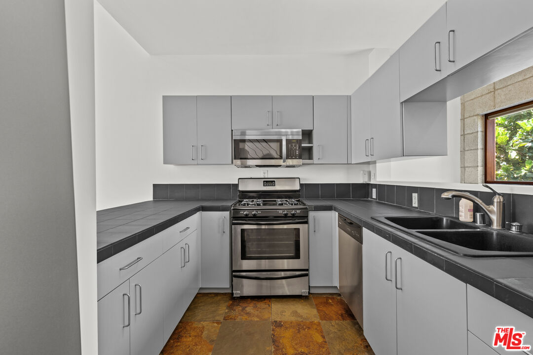 343 Rennie Ave Unit: 7