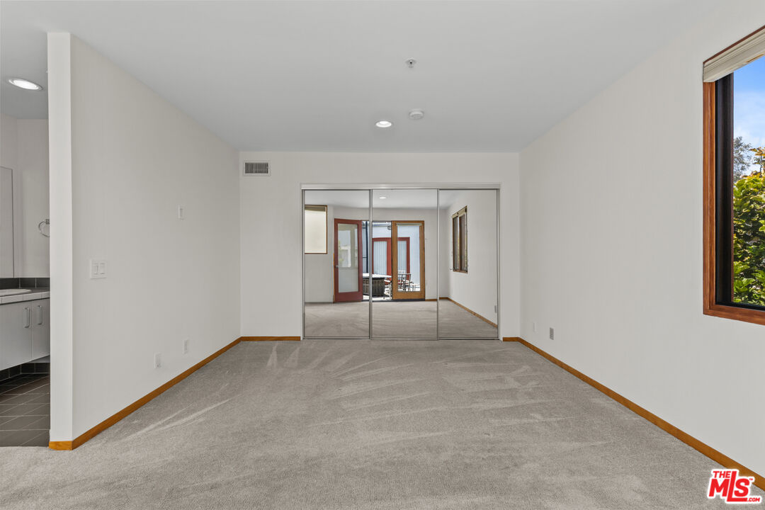 343 Rennie Ave Unit: 7