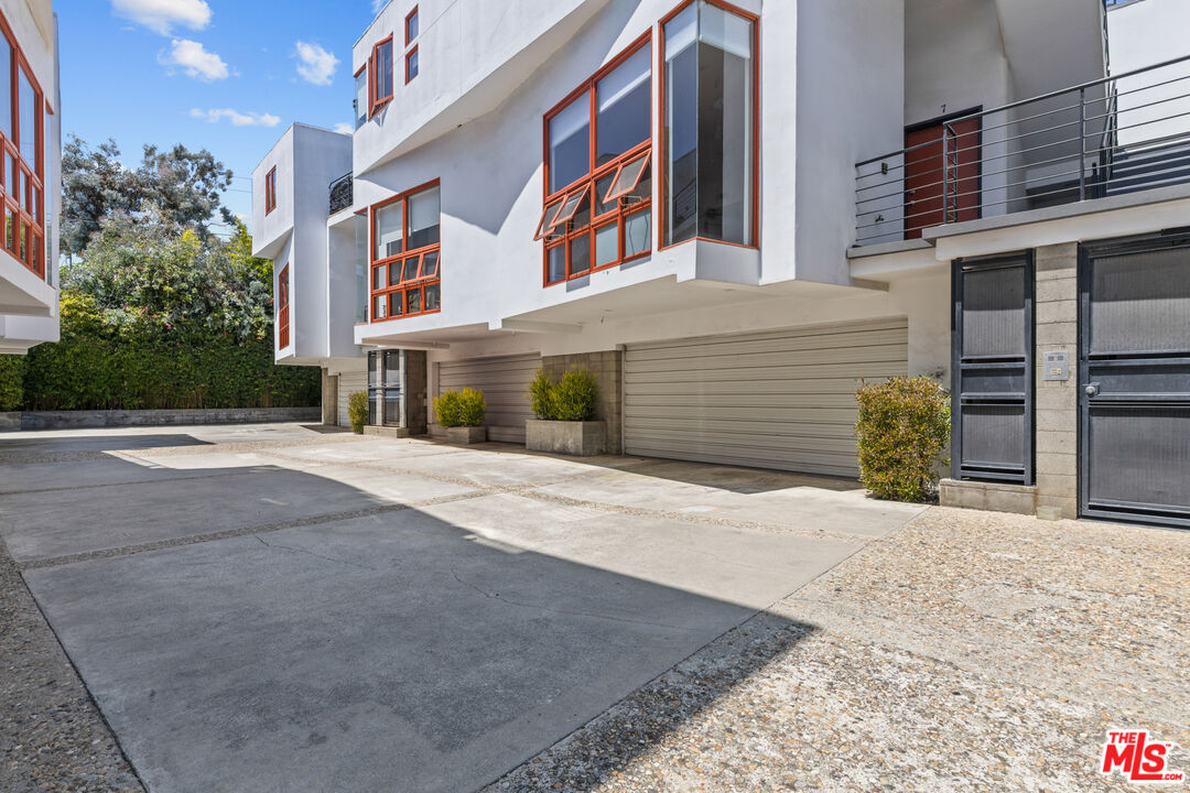 343 Rennie Ave Unit: 7