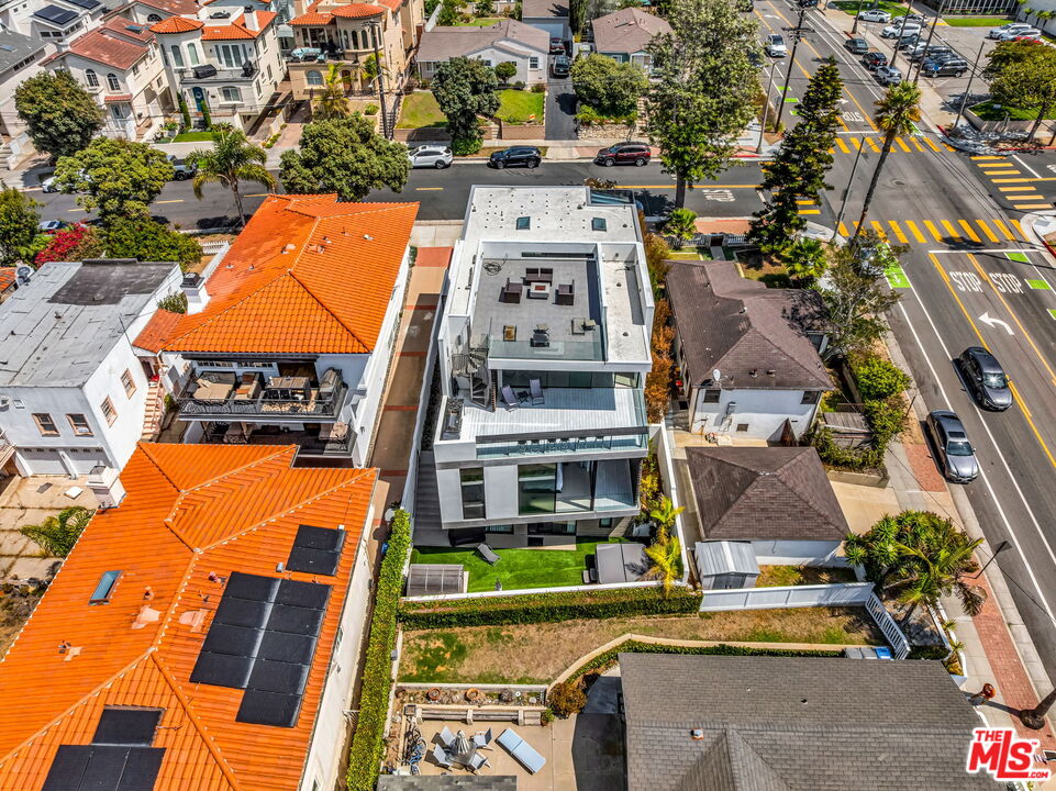 703 N Lucia Ave