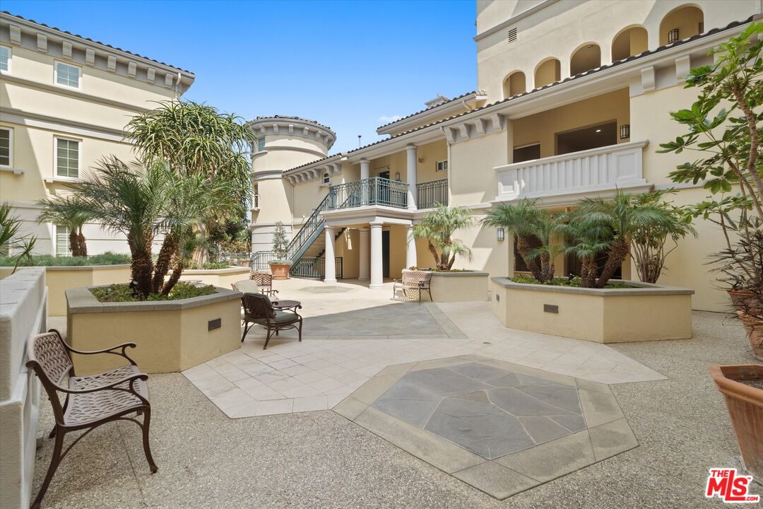 7101 Playa Vista Dr Unit: 205
