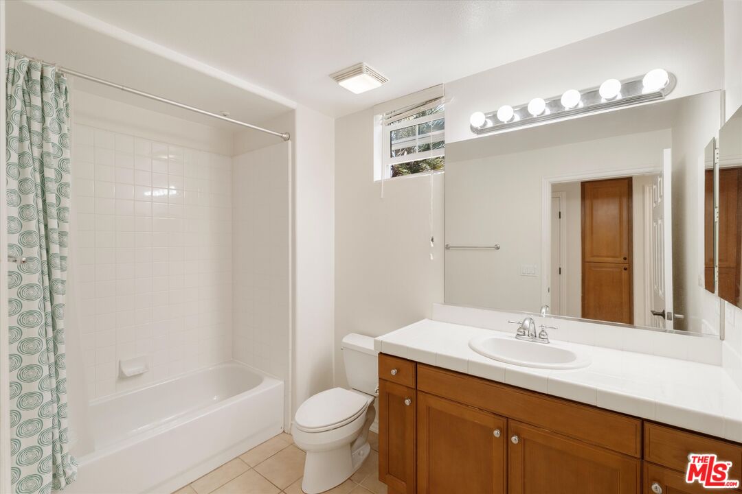 7101 Playa Vista Dr Unit: 205