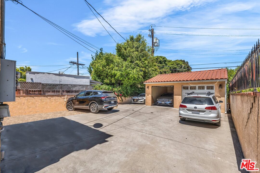 1073 S Mansfield Ave
