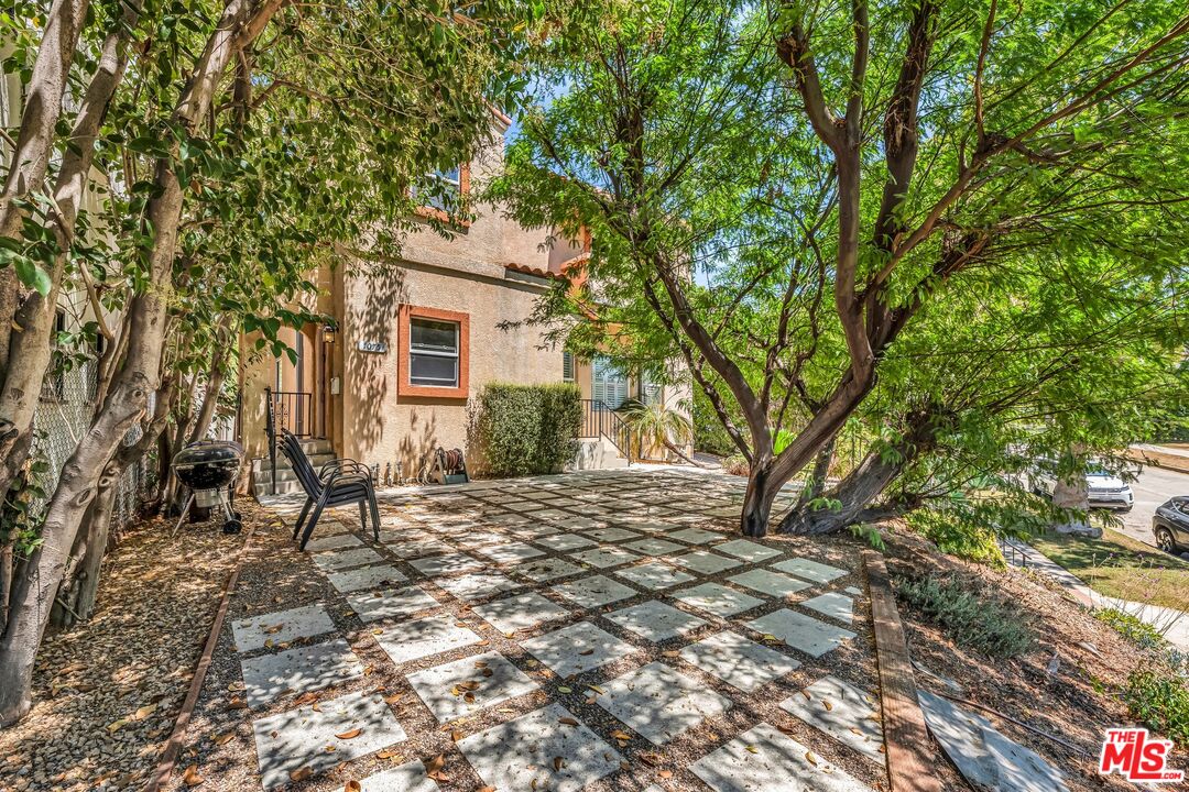 1073 S Mansfield Ave