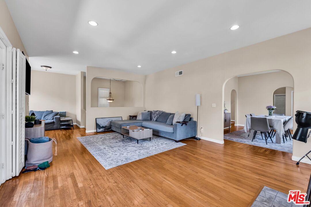 1073 S Mansfield Ave