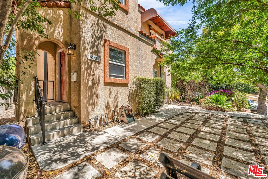 1073 S Mansfield Ave