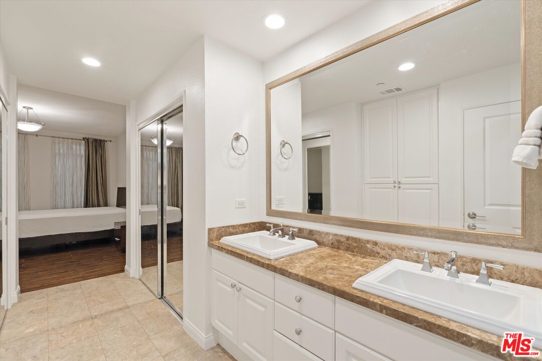 5625 Crescent Park W Unit: 125
