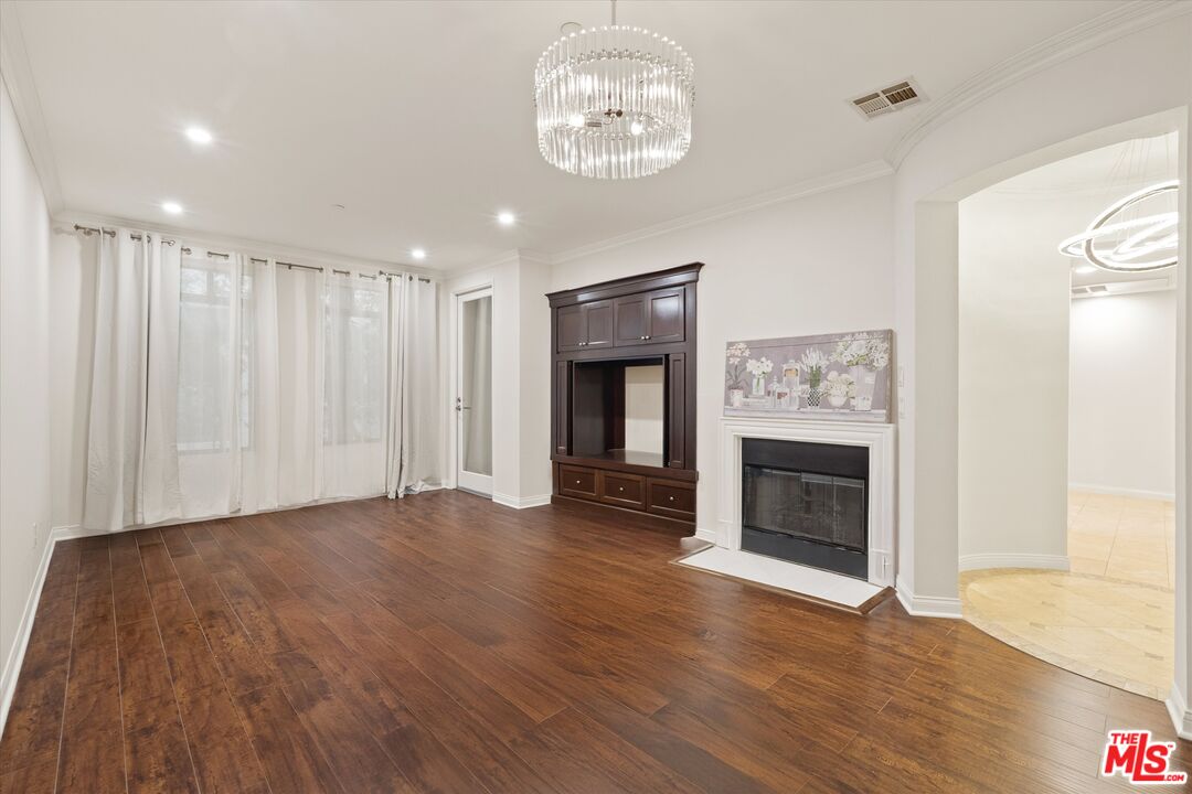 5625 Crescent Park W Unit: 125