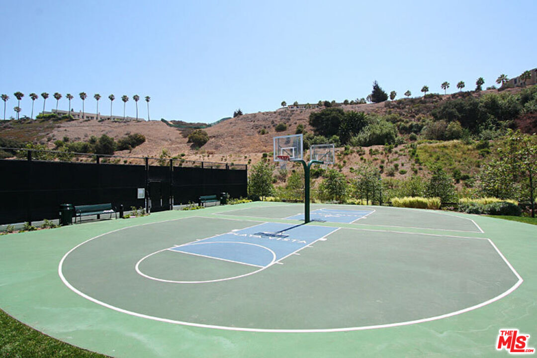 5625 Crescent Park W Unit: 125