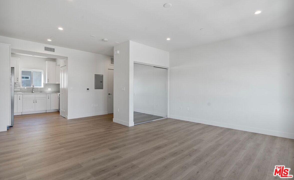 2336 Westwood Blvd Unit: 319