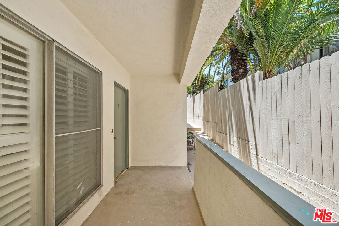 2621 Centinela Ave Unit: 7