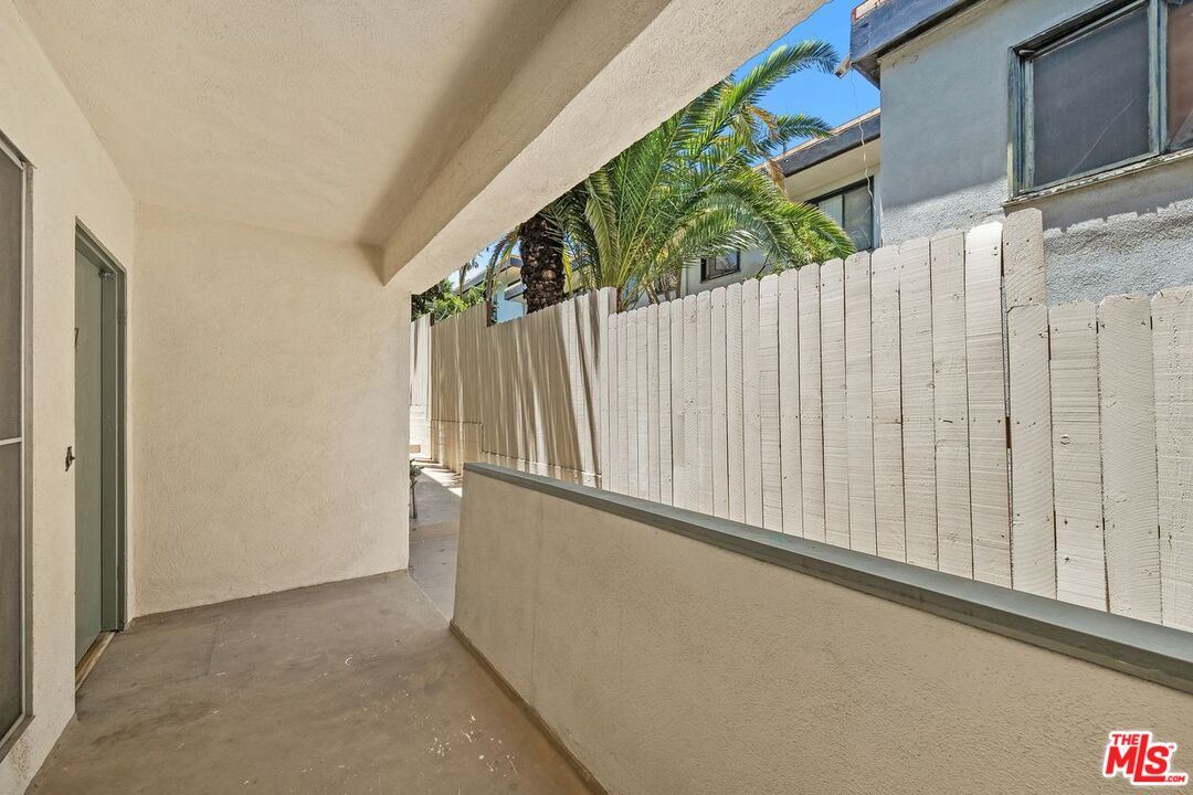 2621 Centinela Ave Unit: 7