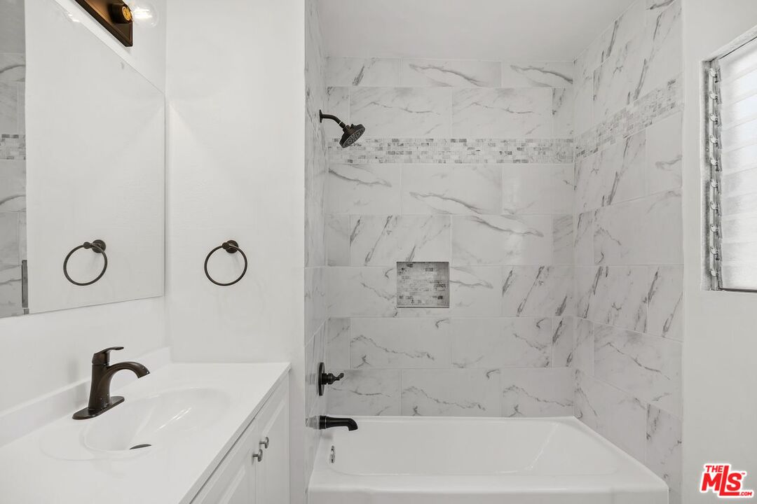 2621 Centinela Ave Unit: 7