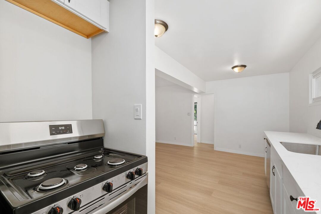 2621 Centinela Ave Unit: 7