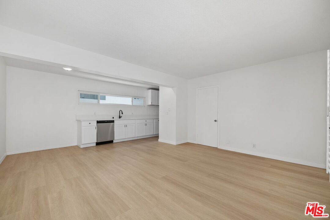 2621 Centinela Ave Unit: 7