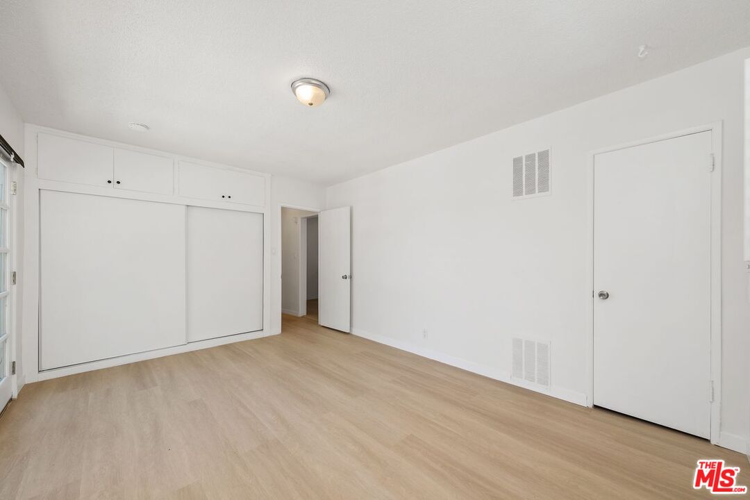 2621 Centinela Ave Unit: 7