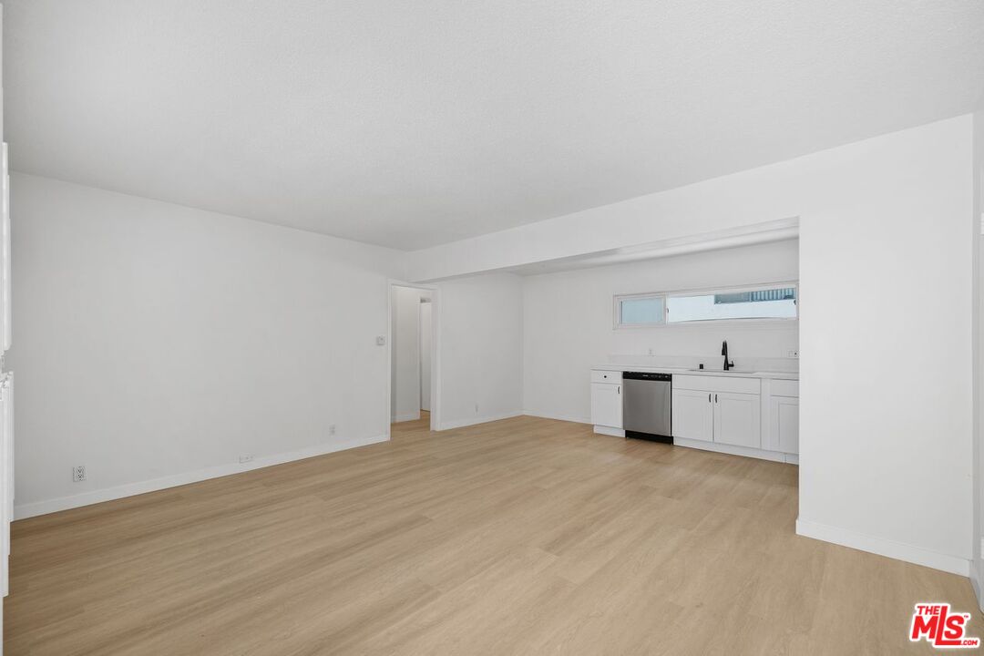 2621 Centinela Ave Unit: 7