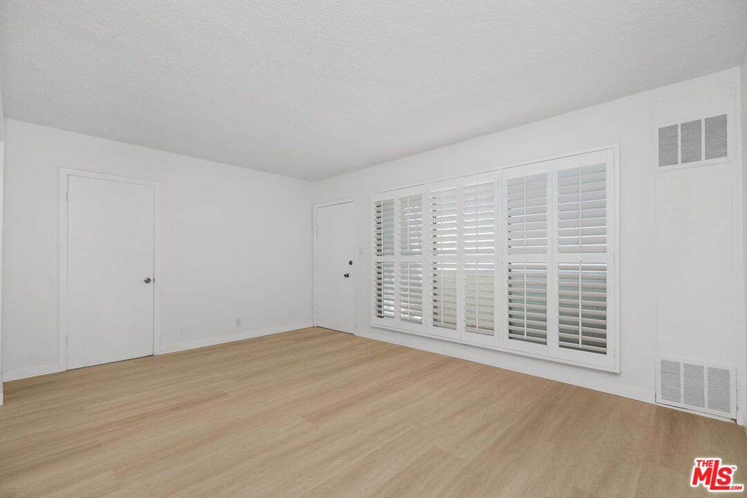 2621 Centinela Ave Unit: 7