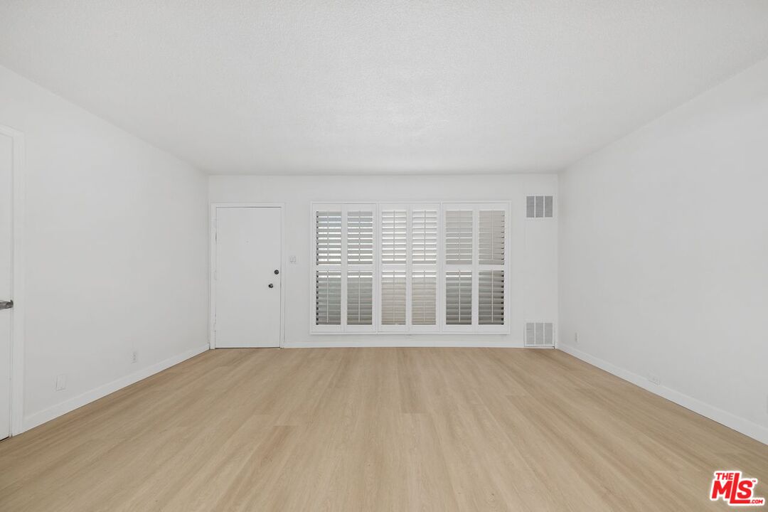 2621 Centinela Ave Unit: 7