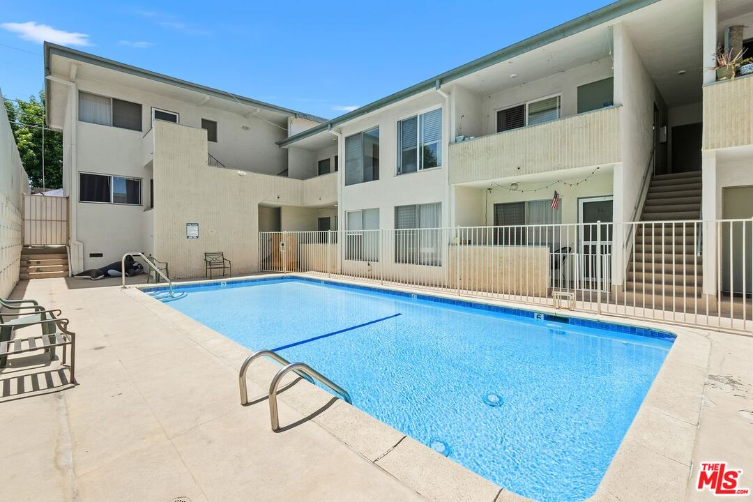 2621 Centinela Ave Unit: 7