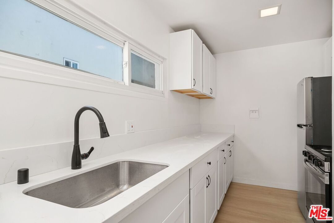 2621 Centinela Ave Unit: 7