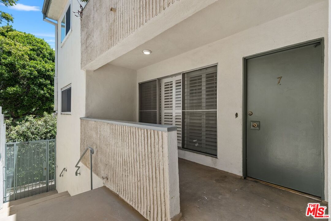 2621 Centinela Ave Unit: 7