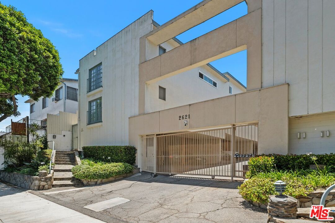 2621 Centinela Ave Unit: 7