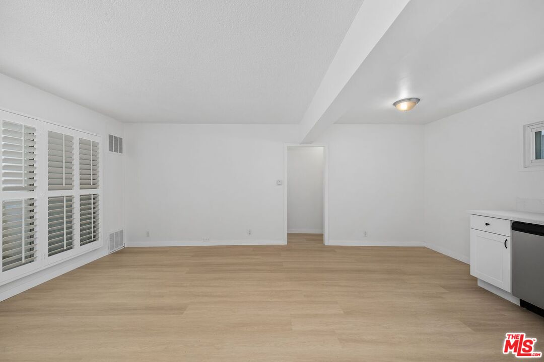 2621 Centinela Ave Unit: 7