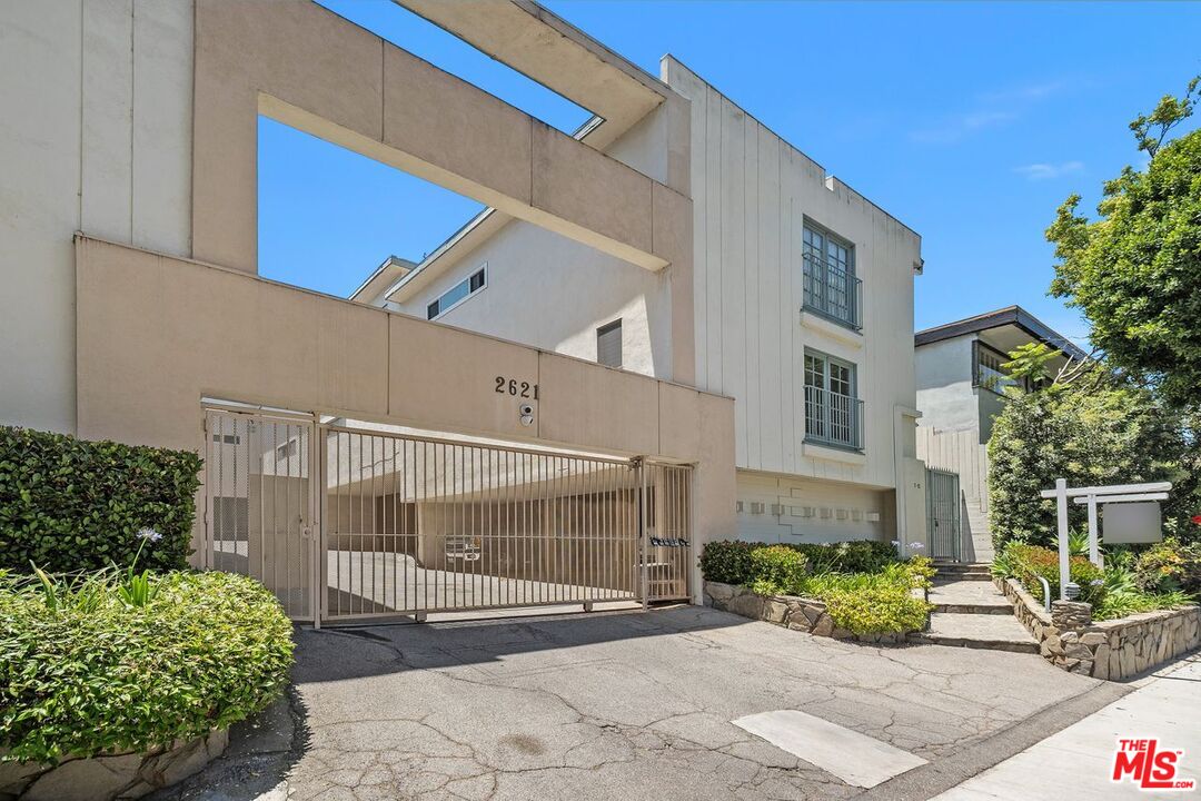 2621 Centinela Ave Unit: 7